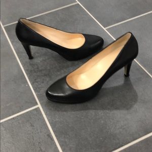 Black softly pointed toe heels